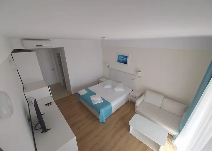 Konukevi Arian Blaxy 3*